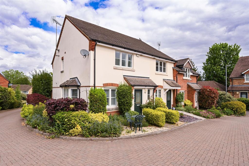 Property photo 1 of 13 Bartholemew-Close-18.Jpg