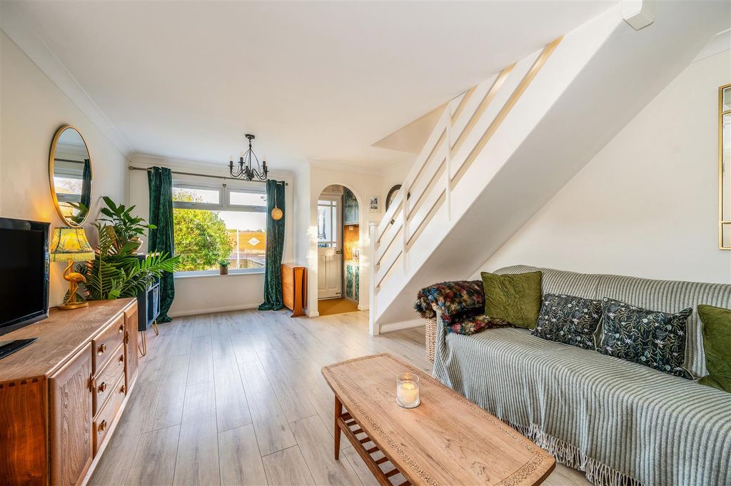 Property photo 2 of 22 Sitting Room.Jpg