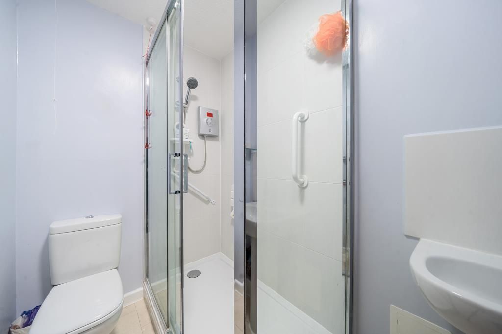 Property photo 3 of 20 Bathroom
