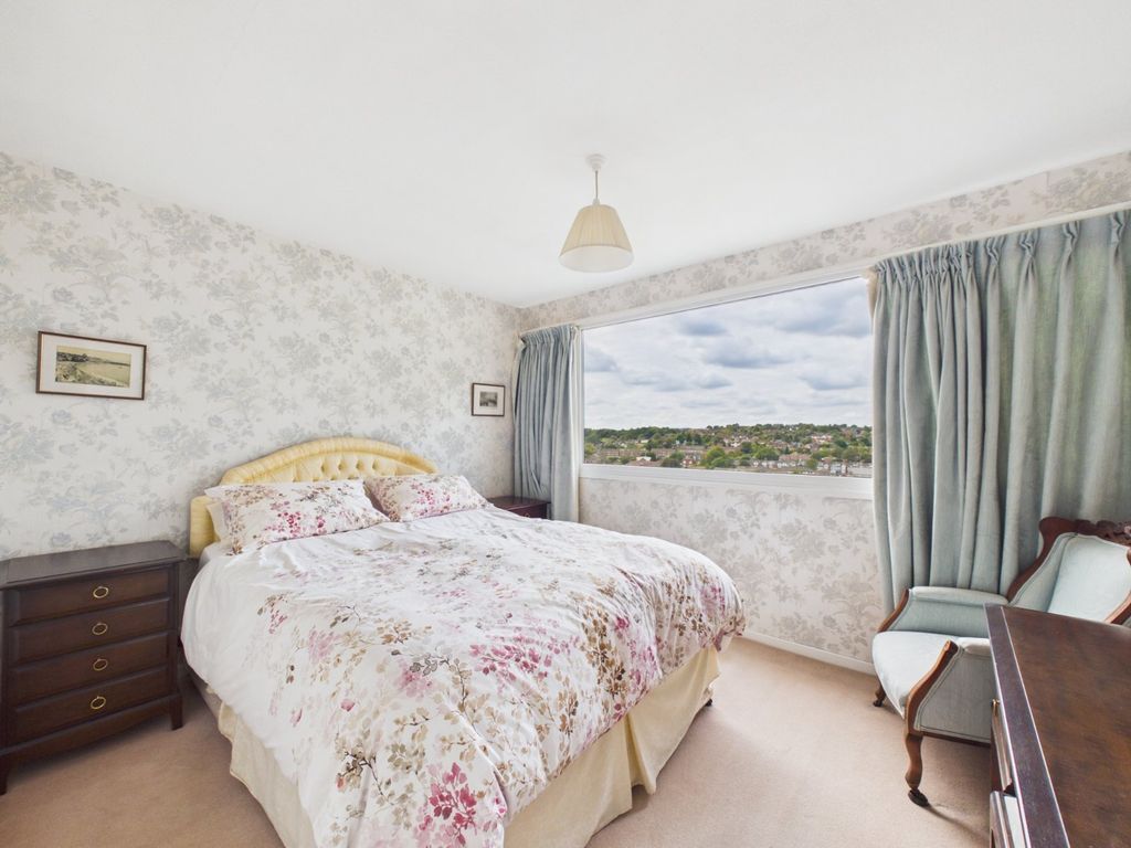 Property photo 3 of 18 Master