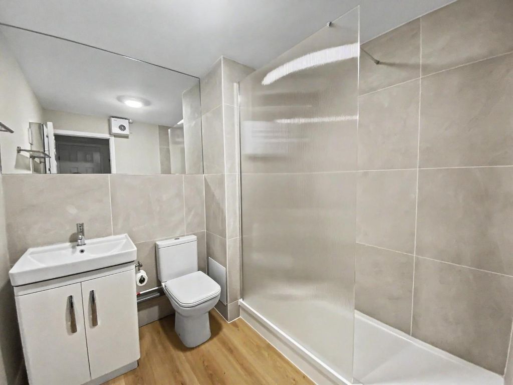 Property photo 3 of 7 Bathroom.Jpg