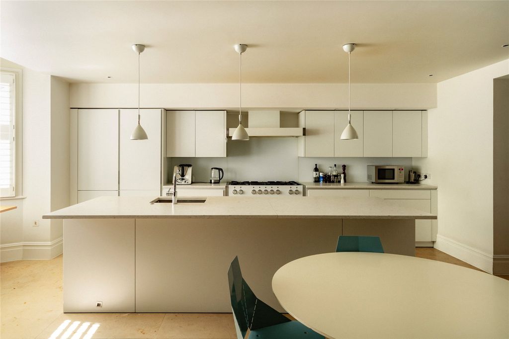 Property photo 3 of 12 Kitchen