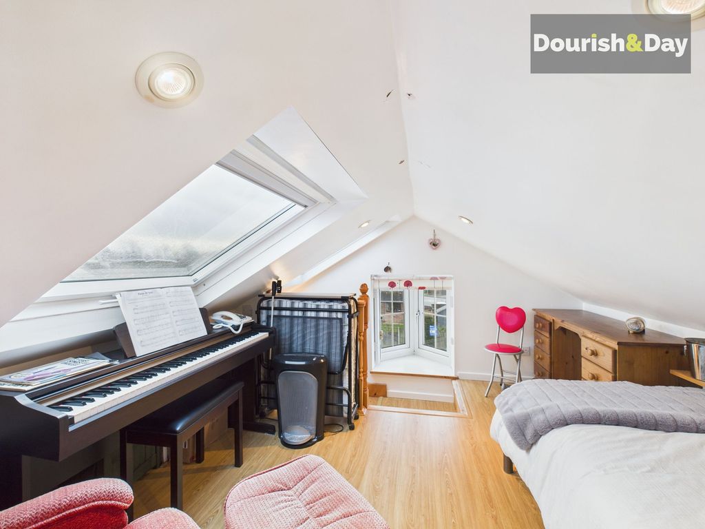 Property photo 3 of 18 Bedroom