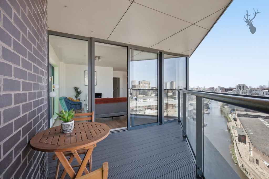 Property photo 2 of 21