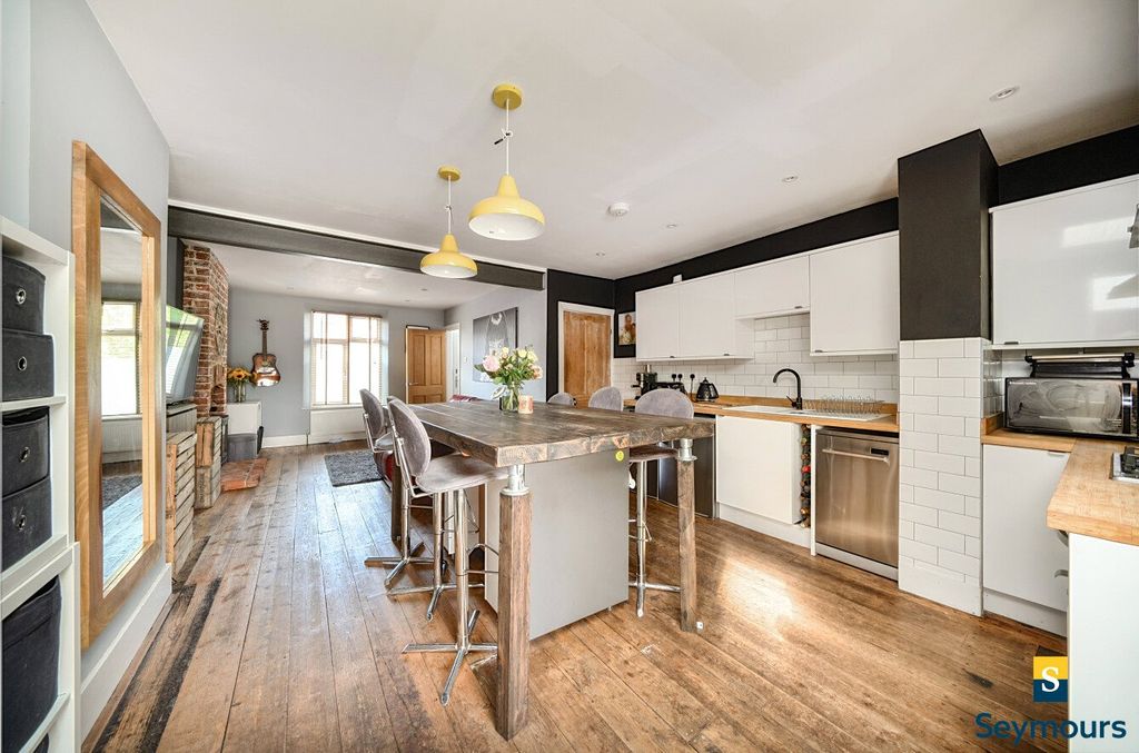 Property photo 2 of 17 Open Plan