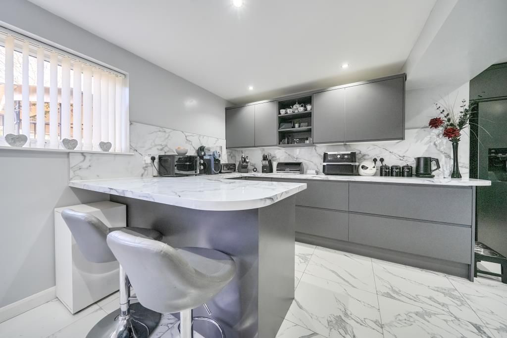 Property photo 2 of 20 Kitchen