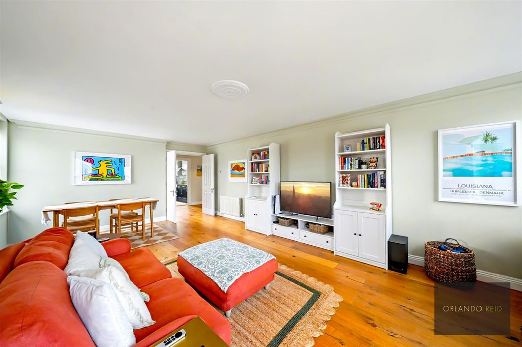 Property photo 1 of 12 Flat 7, 176 Clapham Road Sw9 0La-9.Jpg