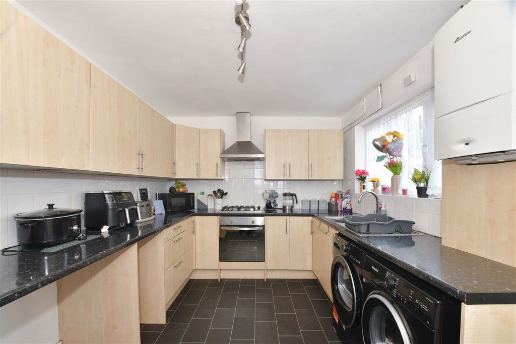 Property photo 3 of 9 Kitchen