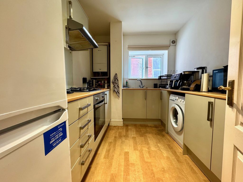 Property photo 2 of 8 Kitchen