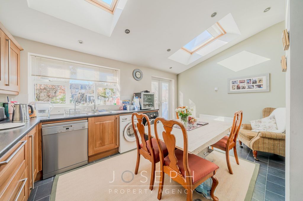 Property photo 3 of 21