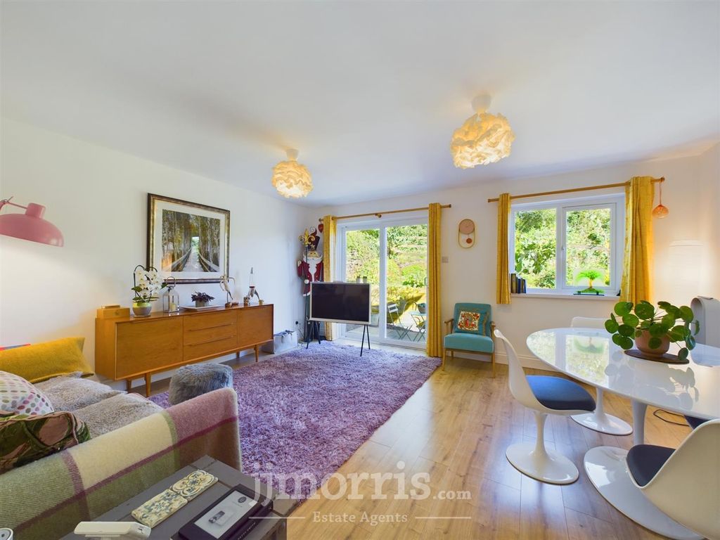 Property photo 3 of 19