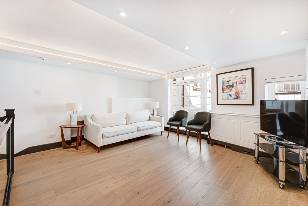 Property photo 1 of 9 Flat 1 Marathon H...