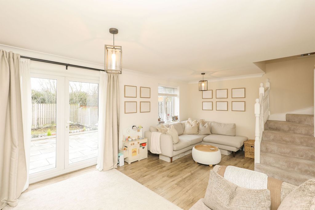 Property photo 3 of 21