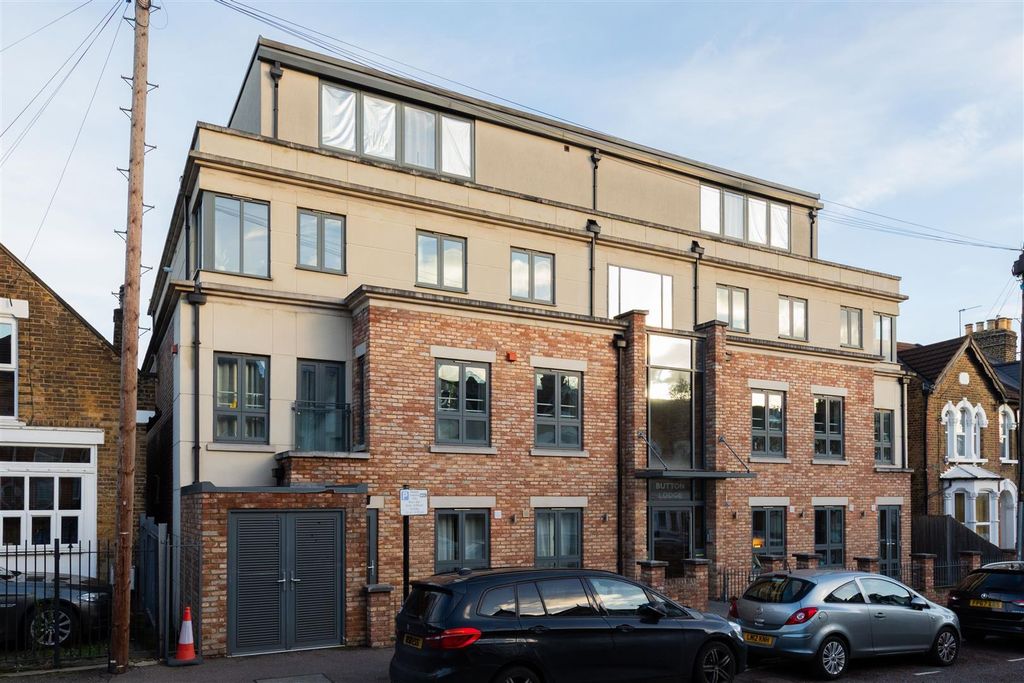 Property photo 1 of 20 Stainforth Road, E17