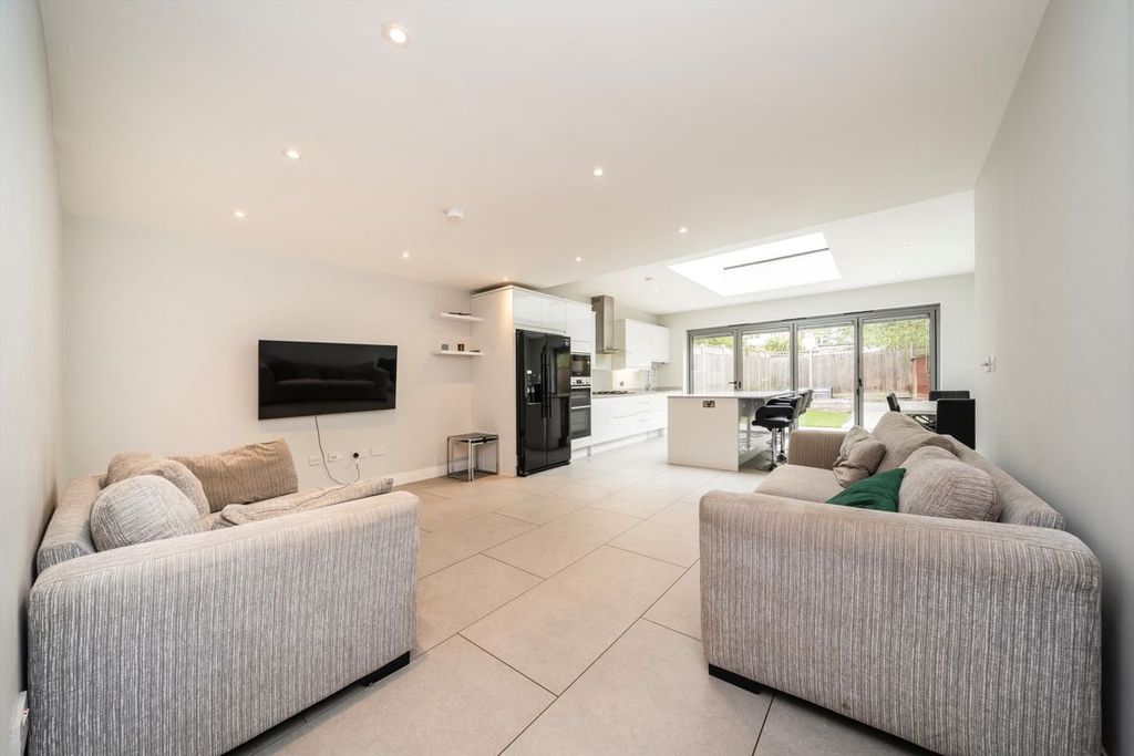 Property photo 2 of 8