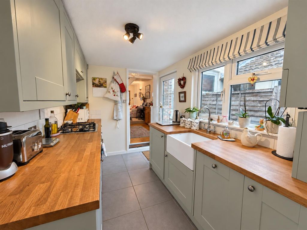 Property photo 3 of 20 Kitchen