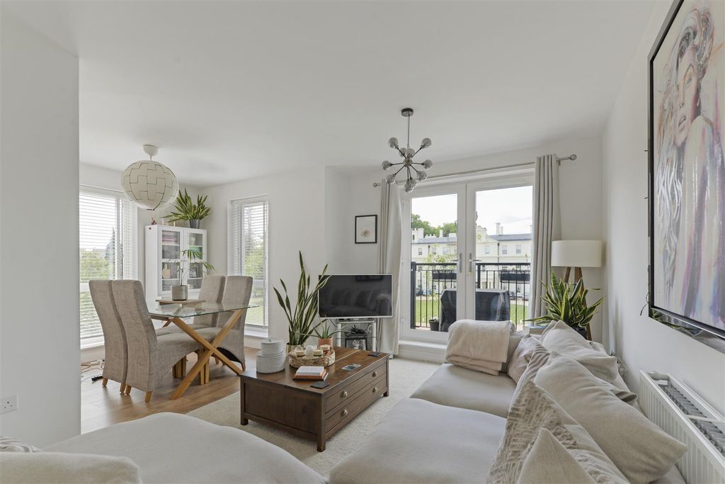 Property photo 2 of 15 04