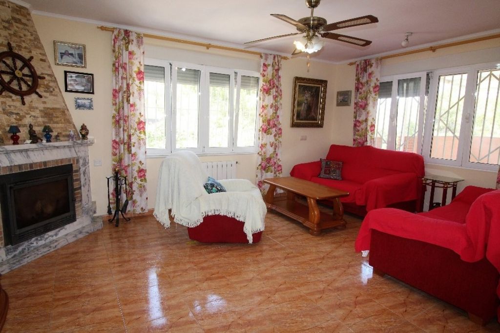 Property photo 2 of 50