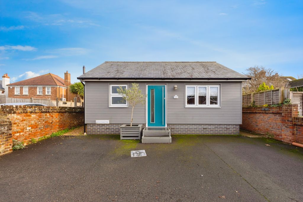 Property photo 1 of 10 Front