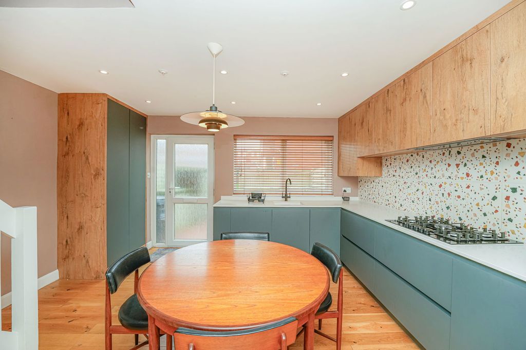 Property photo 3 of 24