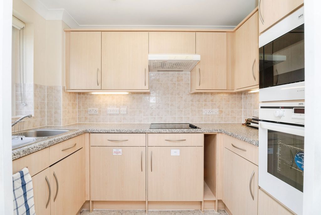 Property photo 3 of 12 Kitchen