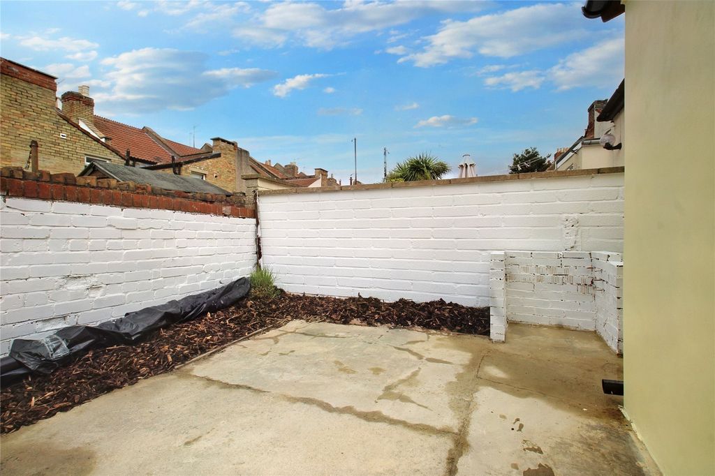 Property photo 3 of 11 Picture No. 24