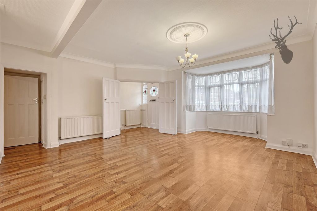 Property photo 3 of 39