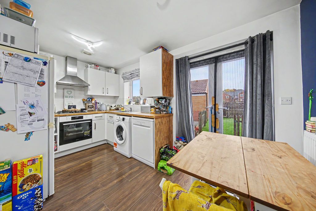 Property photo 3 of 28 Kitchen Diner