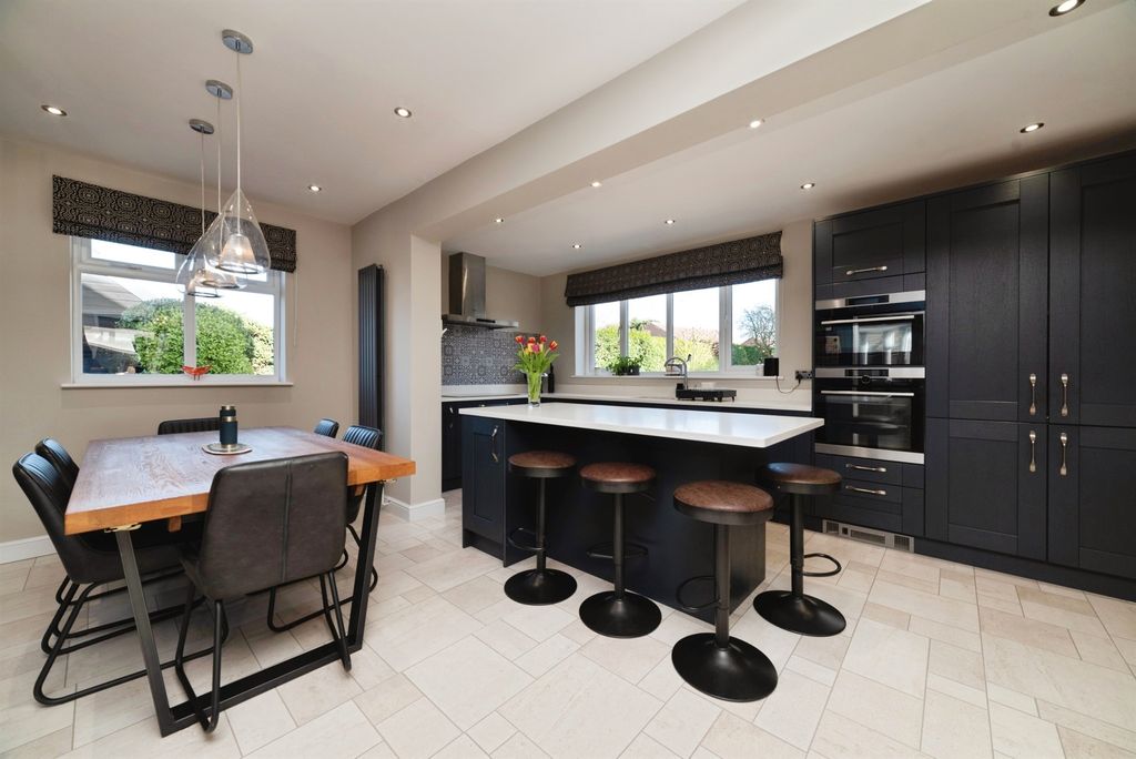 Property photo 2 of 31