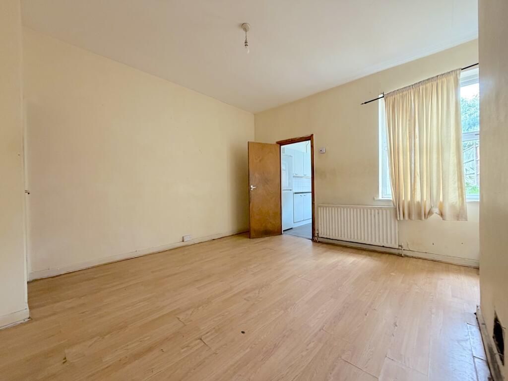 Property photo 3 of 11 Dining Room