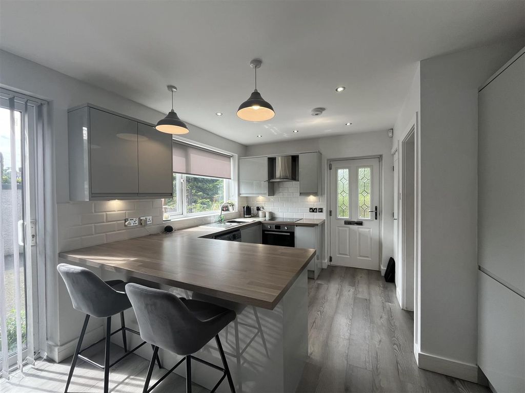 Property photo 3 of 23 Kitchen/Diner