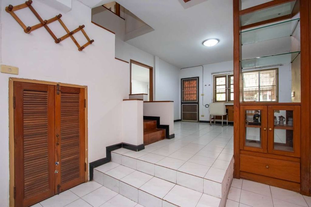 Property photo 2 of 51