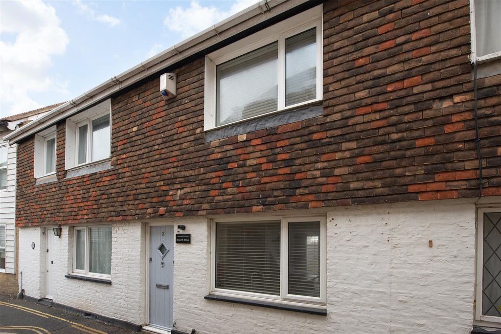 Property photo 2 of 15 Sea Wall, Whitstable