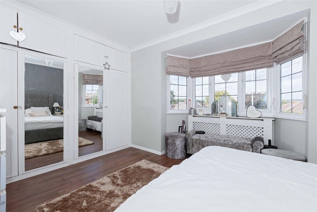 Property photo 3 of 16 Palatine Rd.Jpg
