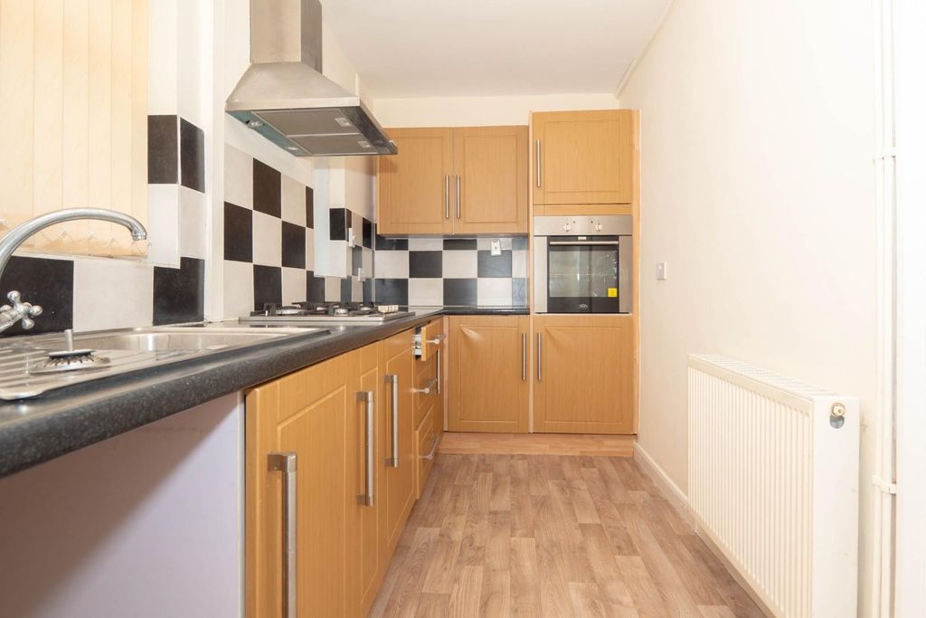 Property photo 3 of 16 Kitchen