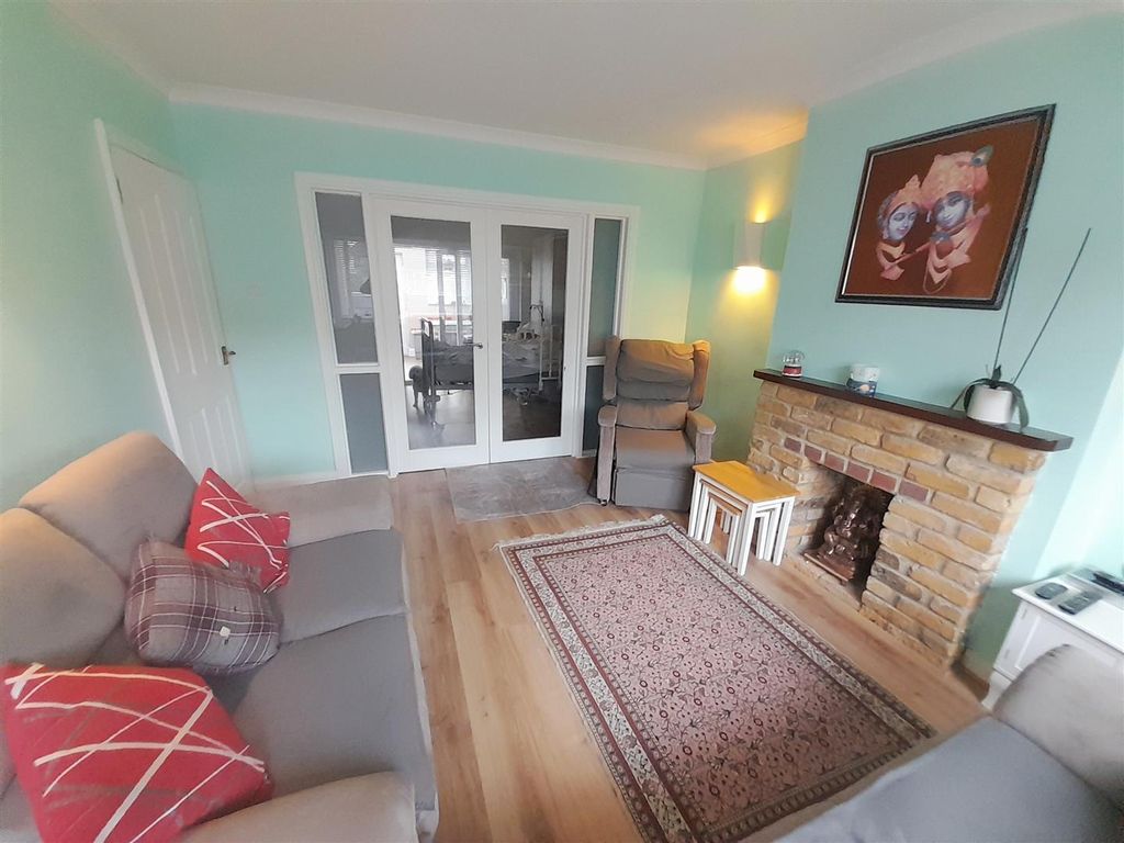 Property photo 2 of 18 3