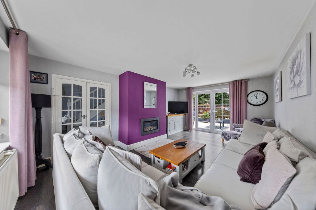 Property photo 2 of 23