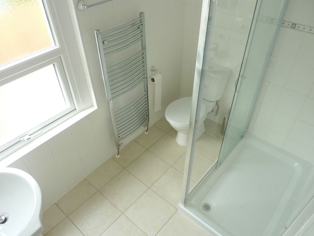 Property photo 1 of 8 Photo 4