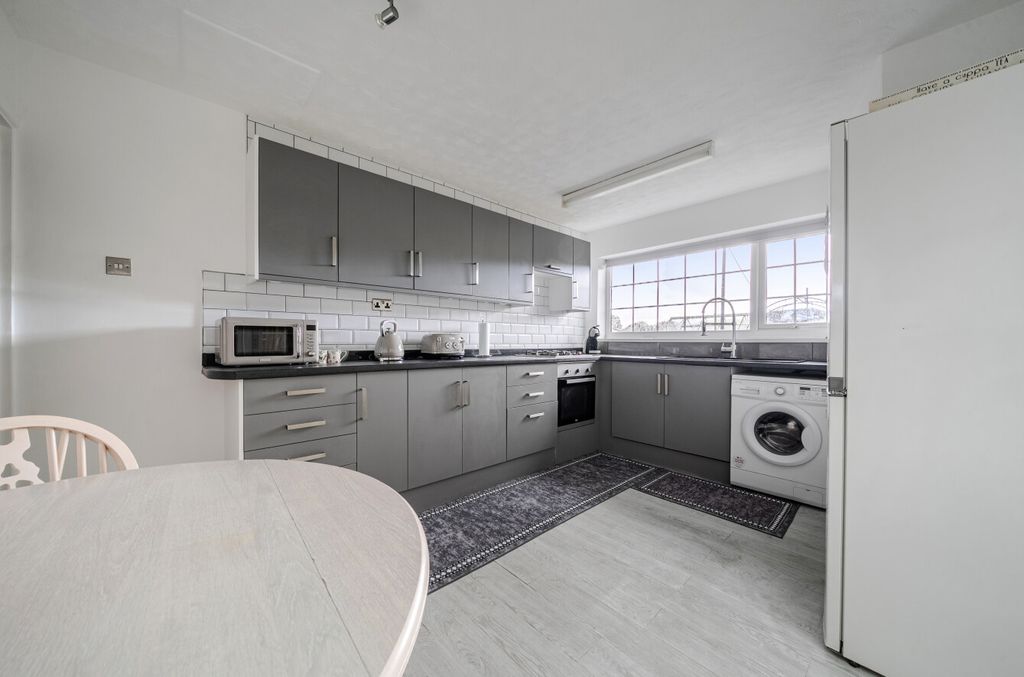 Property photo 2 of 13 1469919-1-6A1Eeff...