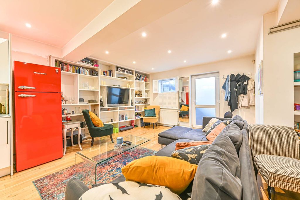 Property photo 2 of 13