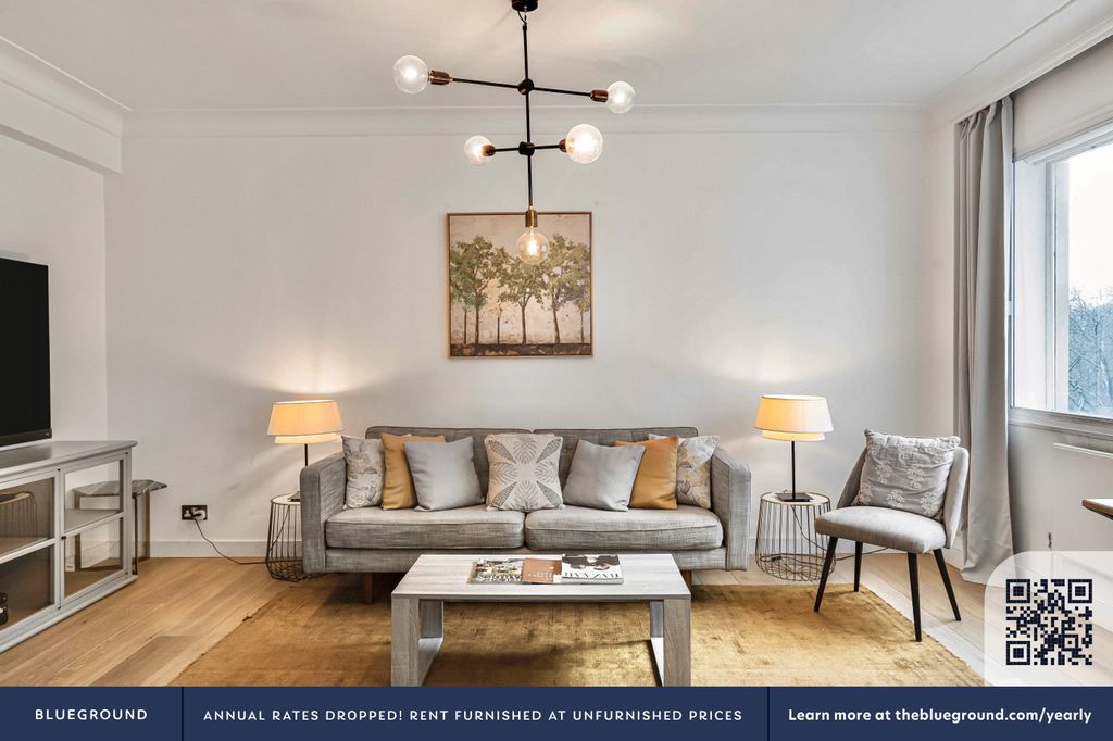 Property photo 3 of 23 Living Room