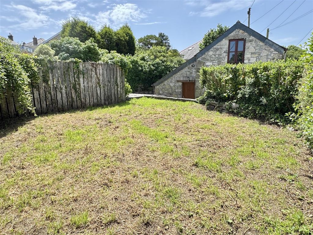 Property photo 2 of 27 Garden