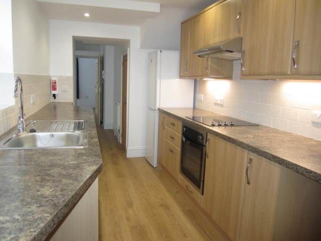 Property photo 2 of 8 Kitchen