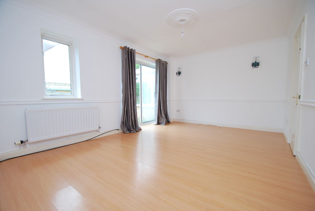Property photo 3 of 14 Living Room