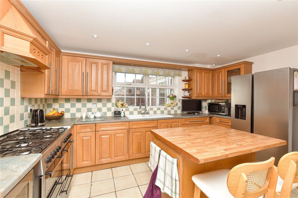 Property photo 1 of 18 Kitchen/Breakfast Room