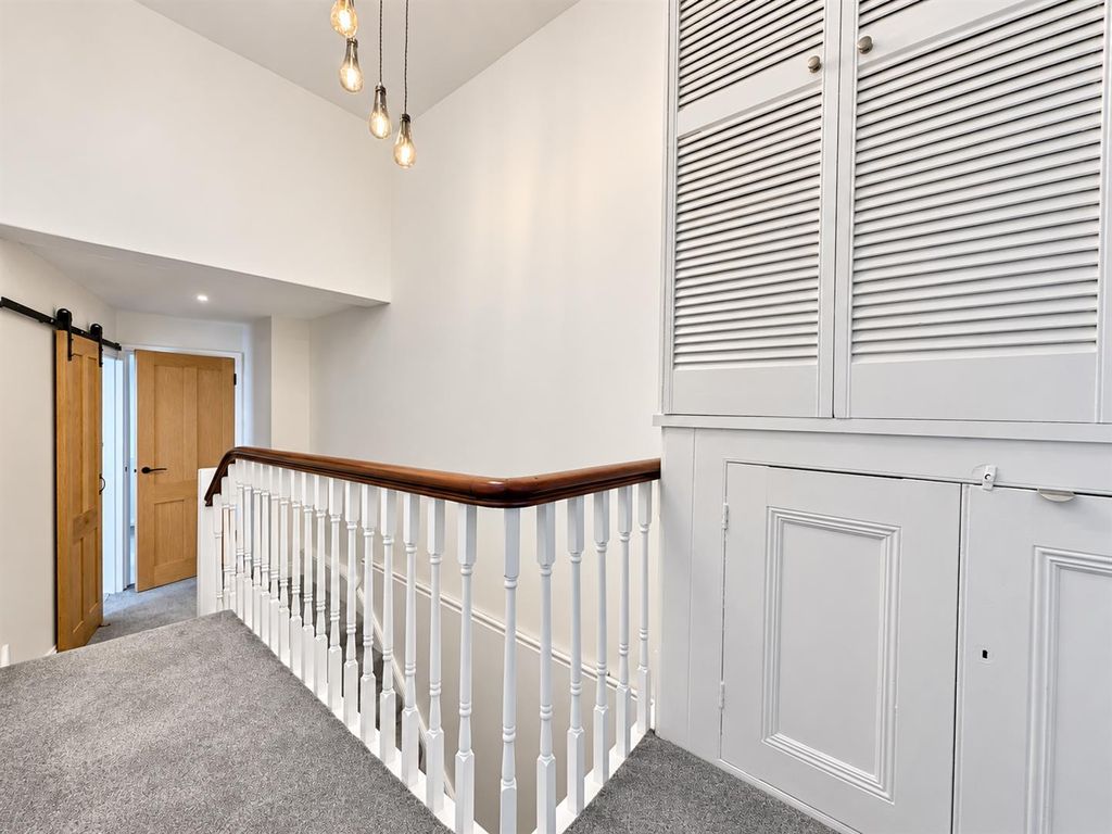 Property photo 3 of 18 301.Png