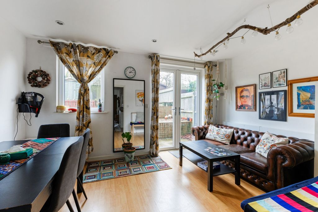Property photo 2 of 12 88517_24-Park-Terrace-Tudway (9)_Low