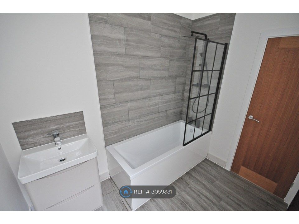 Property photo 3 of 8 Bathroom