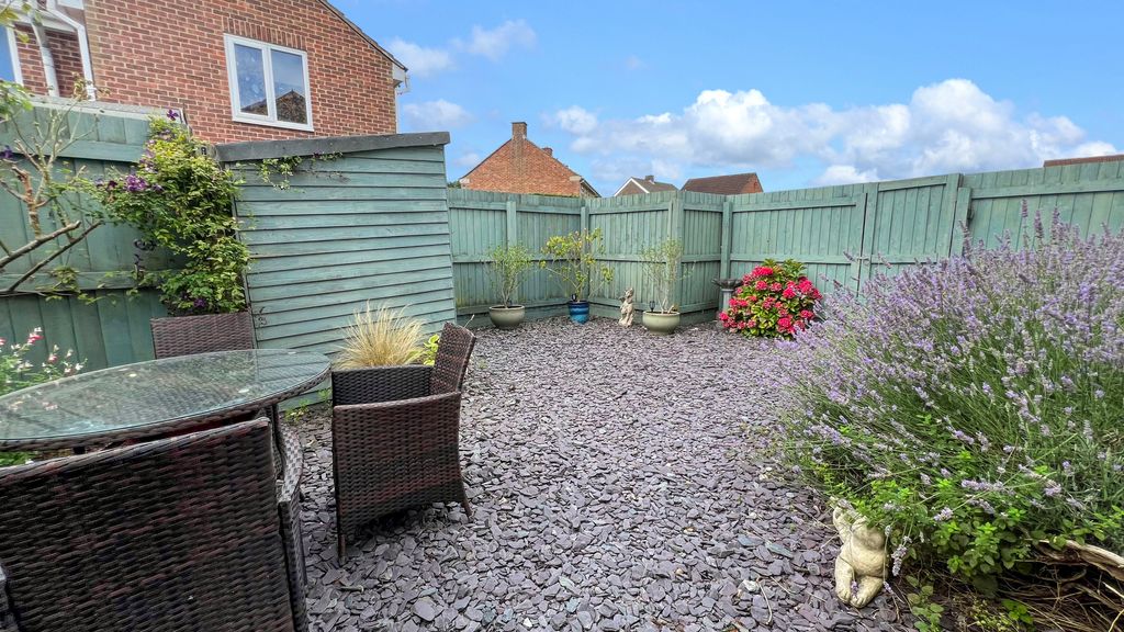 Property photo 2 of 17 Garden