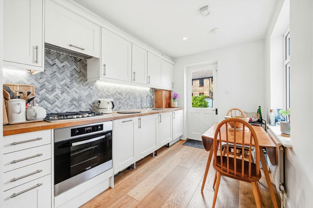 Property photo 3 of 9 Kitchen